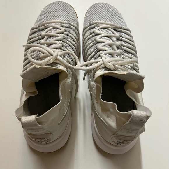 Nike Kevin Durant size 8 basketball shoes never worn outside in good condition - Picture 4 of 6